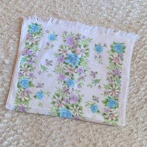 Vintage Springmaid Floral Blue Pink Purple Bath Patterned Towel 24 x 40